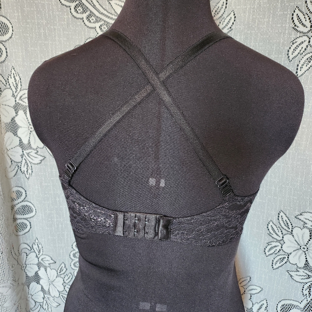 Victoria's Secret - Black w/lace Cross Back Bra - (36D) - Picture 4 of 6